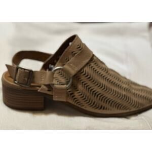 LUCKY SLIP ON SANDAL CLOG STYLE w/BACk STRAP Neutral Amazing COMFORT  7.5 /38